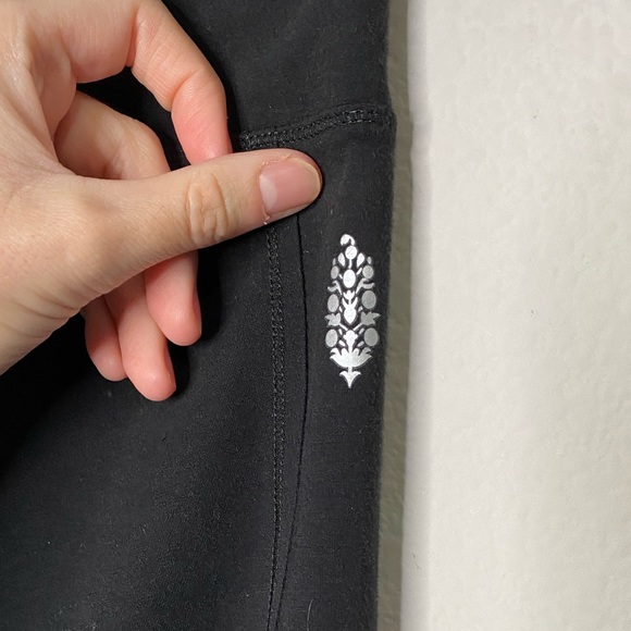 Free People Movement Turnout Stretch Yoga Tie Ankle Black Leggings Size Small - Picture 7 of 8